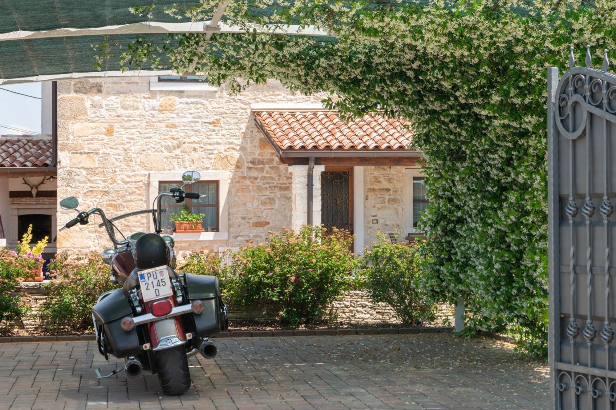 Villa Gina Valtura Extérieur photo